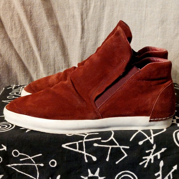 Cinzia Araia slip-on mid-sneaker in berry suede, sz40, EUC - Picture 3 of 12